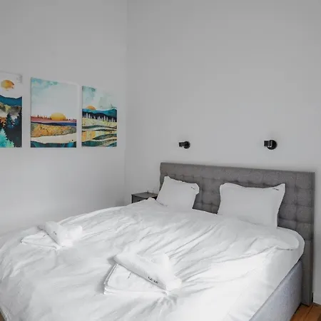 Daire Luminous Retreat Spacious 2bd By Flat Mаnager