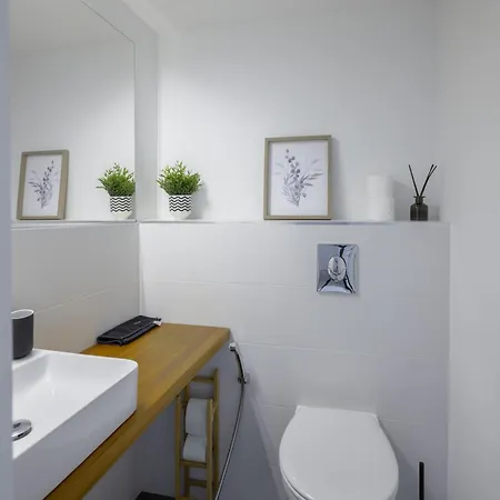Апартамент Luminous Retreat Spacious 2bd By Flat Mаnager София