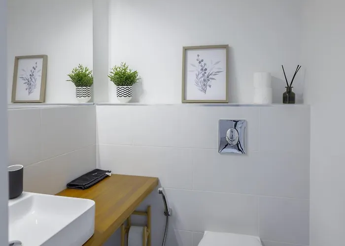 Апартамент Luminous Retreat Spacious 2bd By Flat Mаnager София