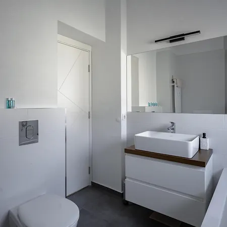 Appartamento Luminous Retreat Spacious 2bd By Flat Mаnager *